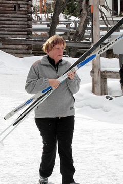 Ангела Меркель с лыжами